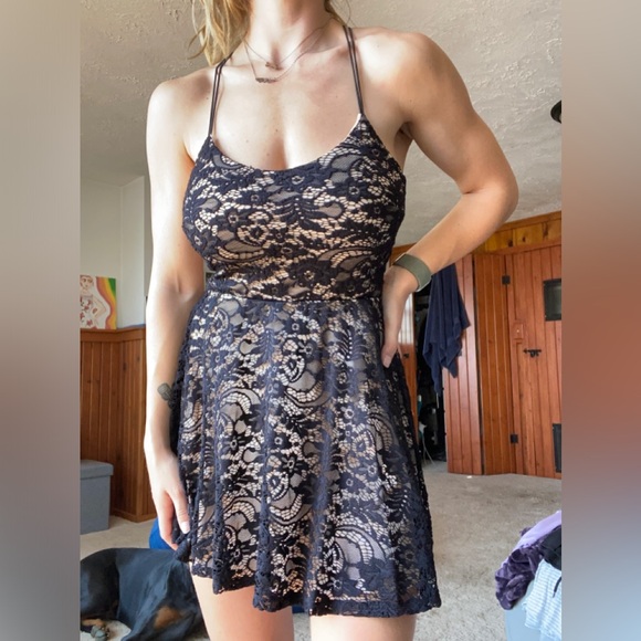 More formal dress - Picture 3 of 3